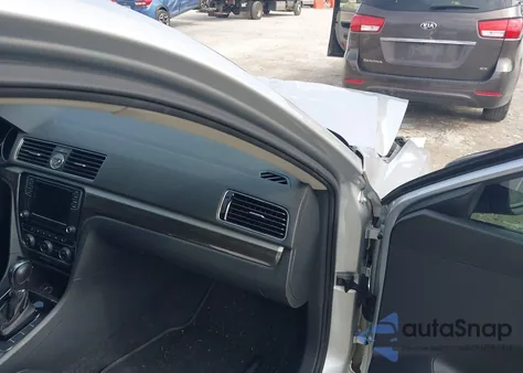 2017 Volkswagen Passat 1.8T Se z USA, uszkodzony, nr VIN 1VWBT7A3XHC001777